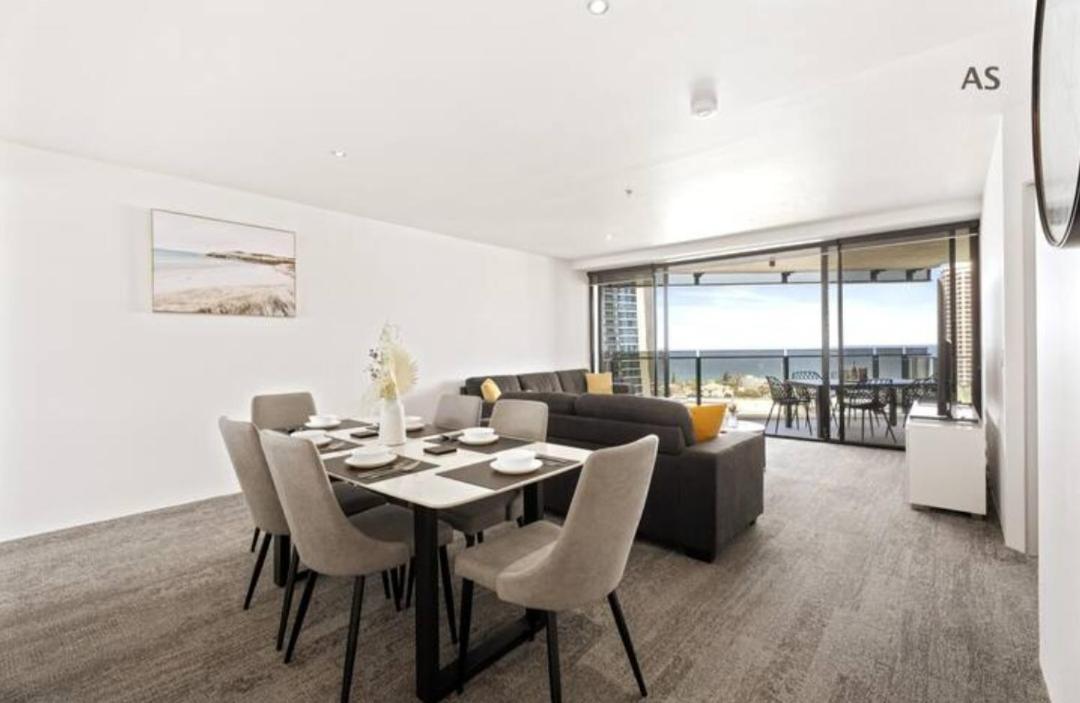 Apartment Circle On Cavill 3 Bedroom 2 Bathroom Ocean And River View Gold Coast
