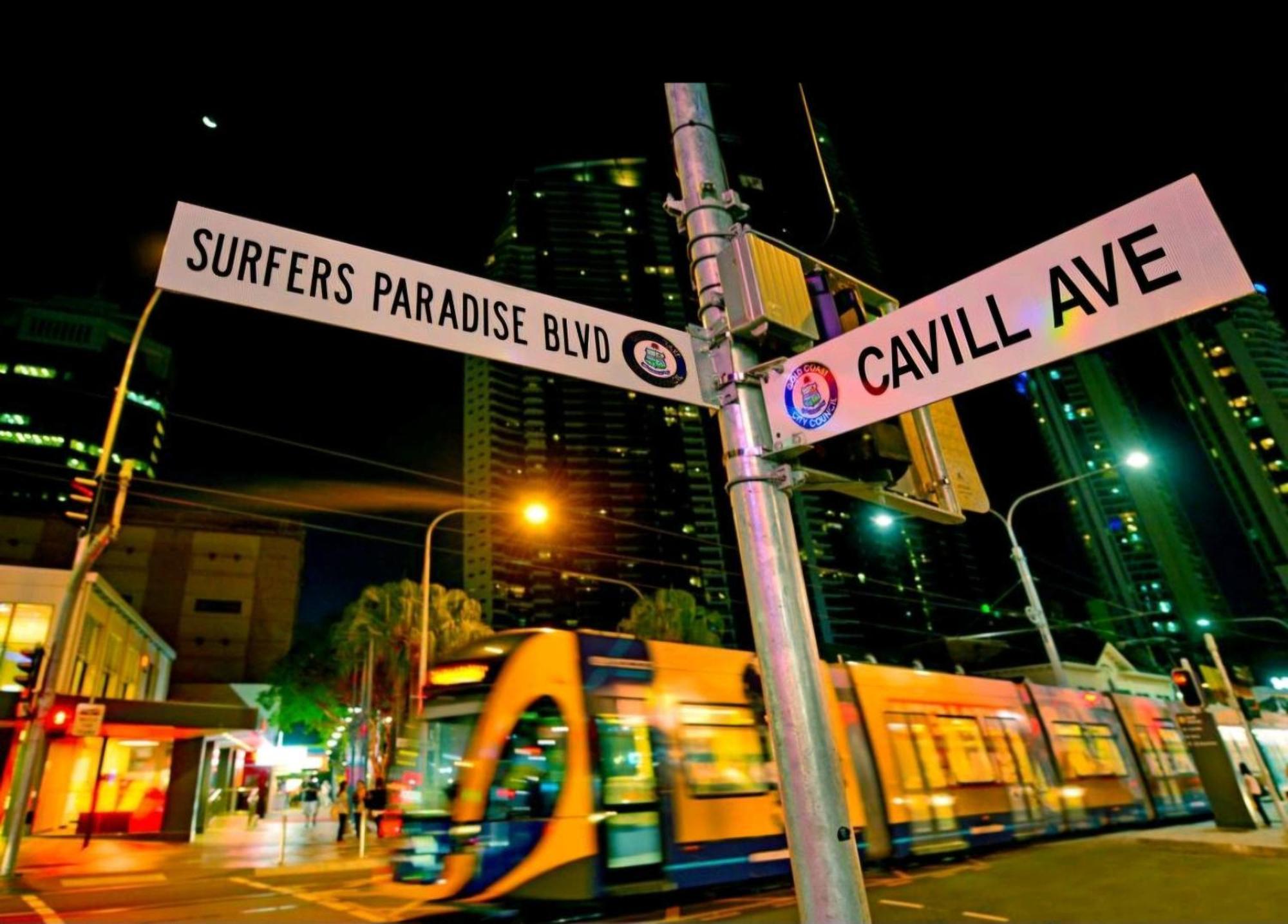 Circle On Cavill 3 Bedroom 2 Bathroom Ocean And River View *